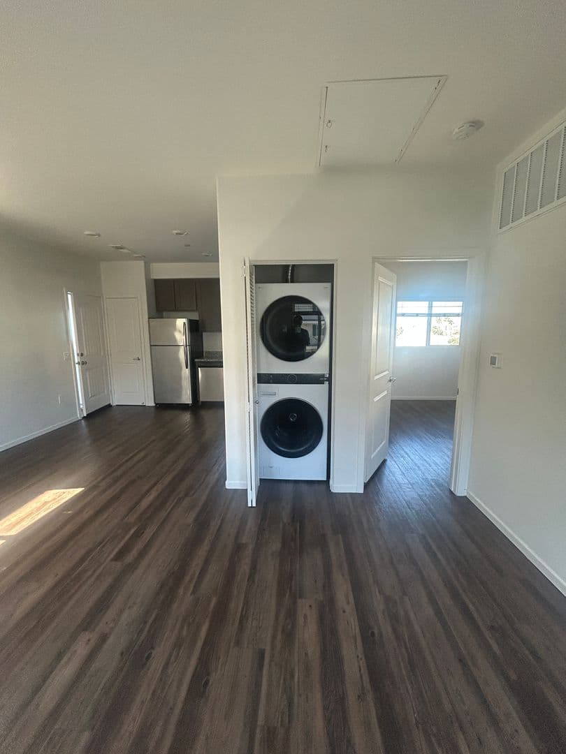 National City Apartment: 142 E 31st Street