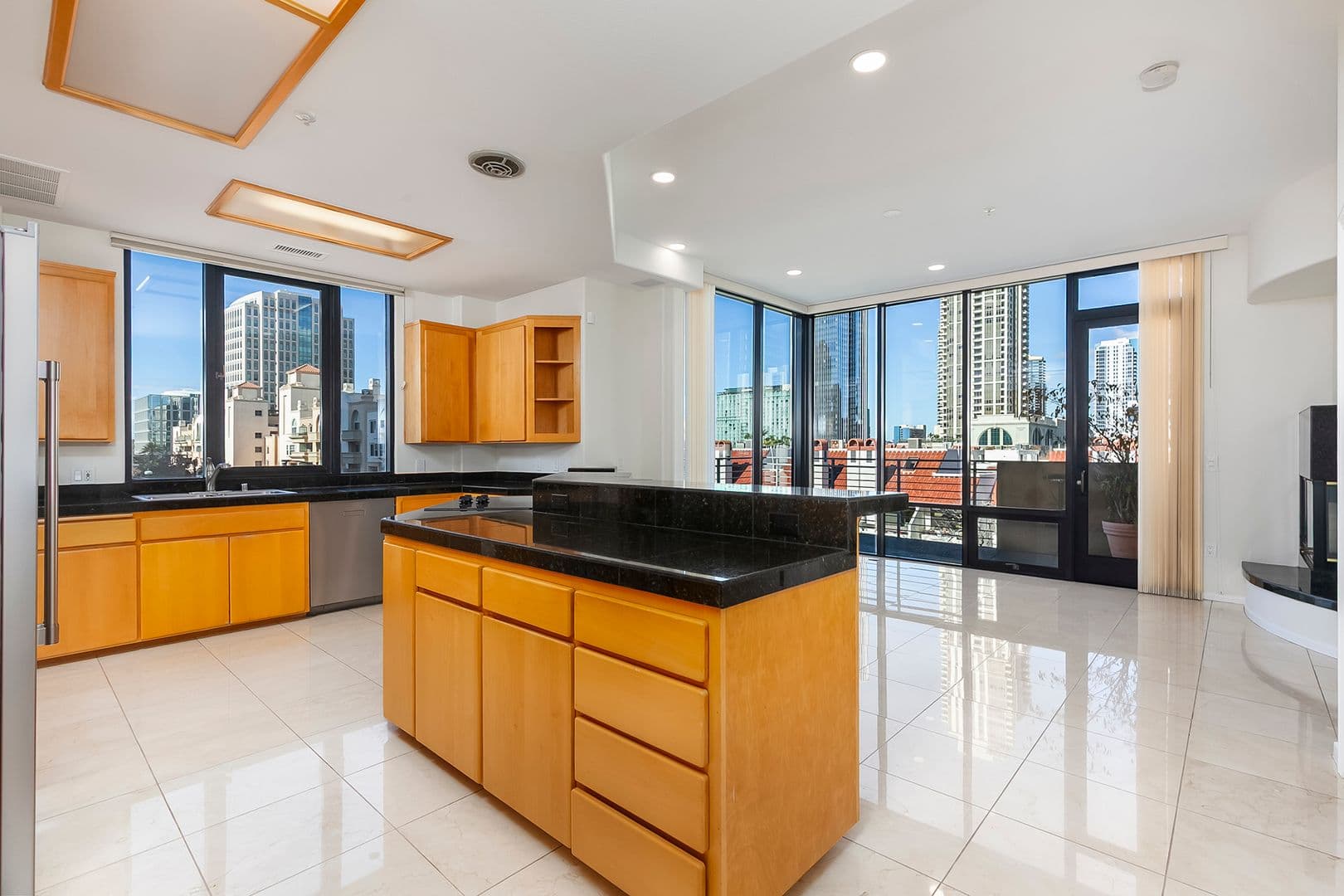 San  Diego Condo: 611 G Street Unit #321