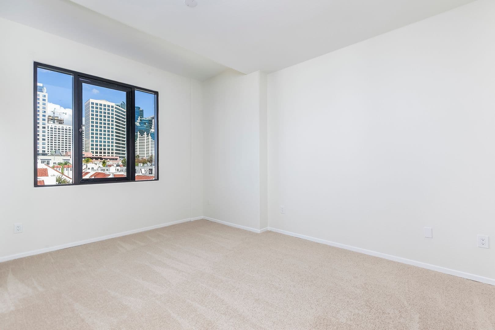 San  Diego Condo: 611 G Street Unit #321
