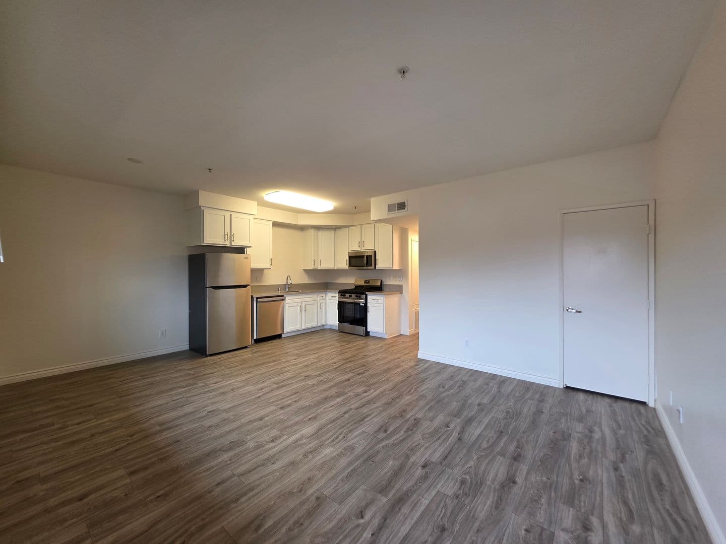 National City Apartment: 840 Palm Ave