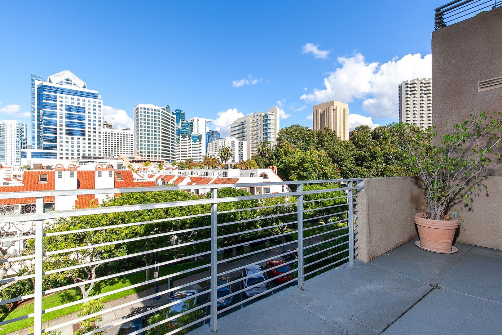 San  Diego Condo: 611 G Street Unit #321