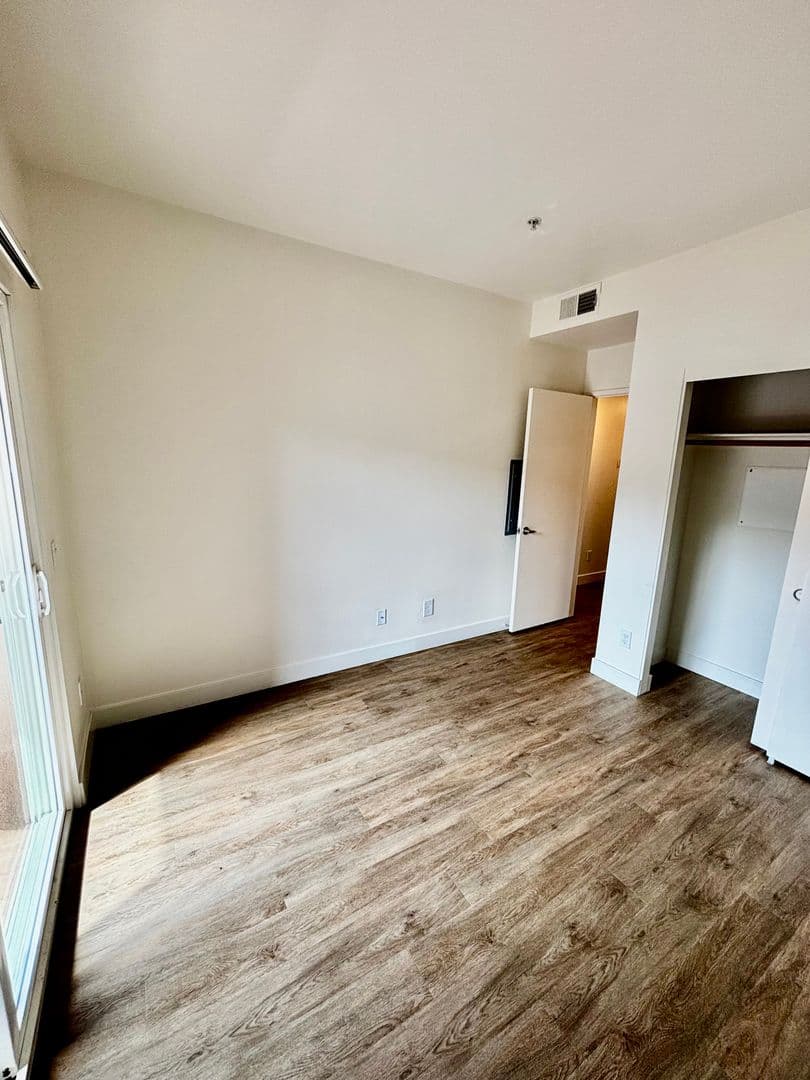 National City Apartment: 840 Palm Ave