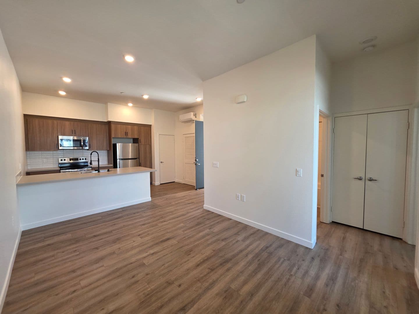 National City Apartment: 611 Highland Avenue