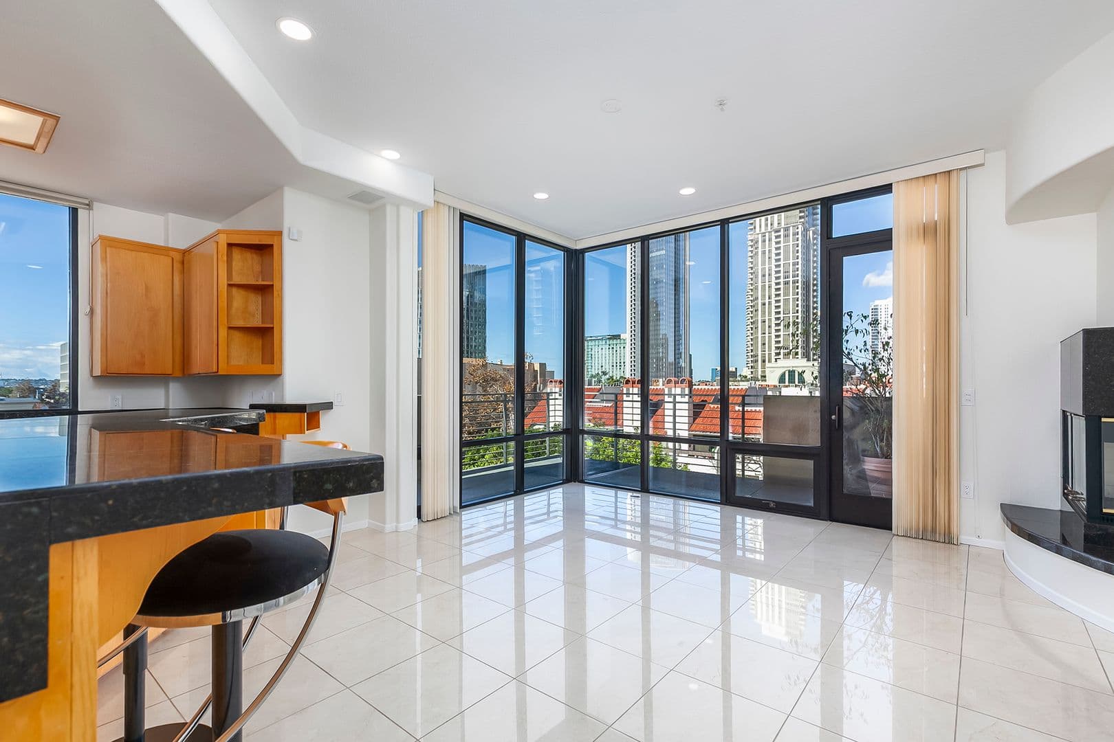 San  Diego Condo: 611 G Street Unit #321