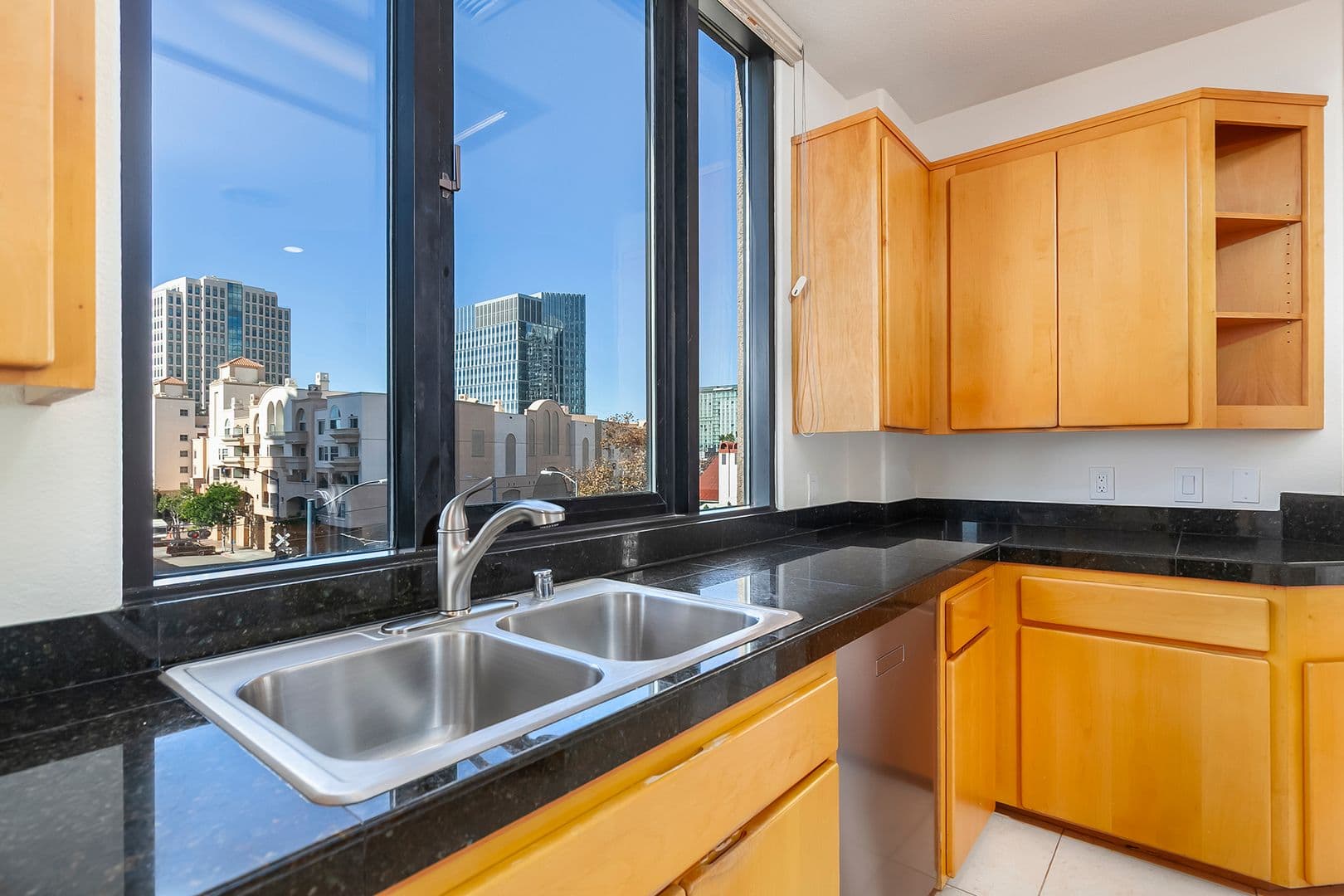 San  Diego Condo: 611 G Street Unit #321