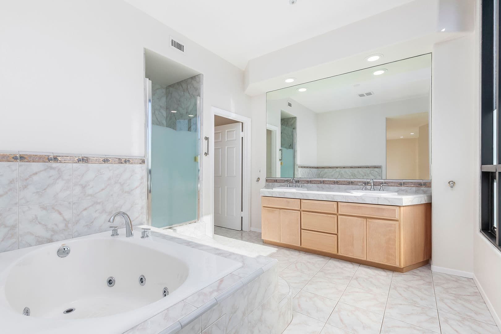 San  Diego Condo: 611 G Street Unit #321