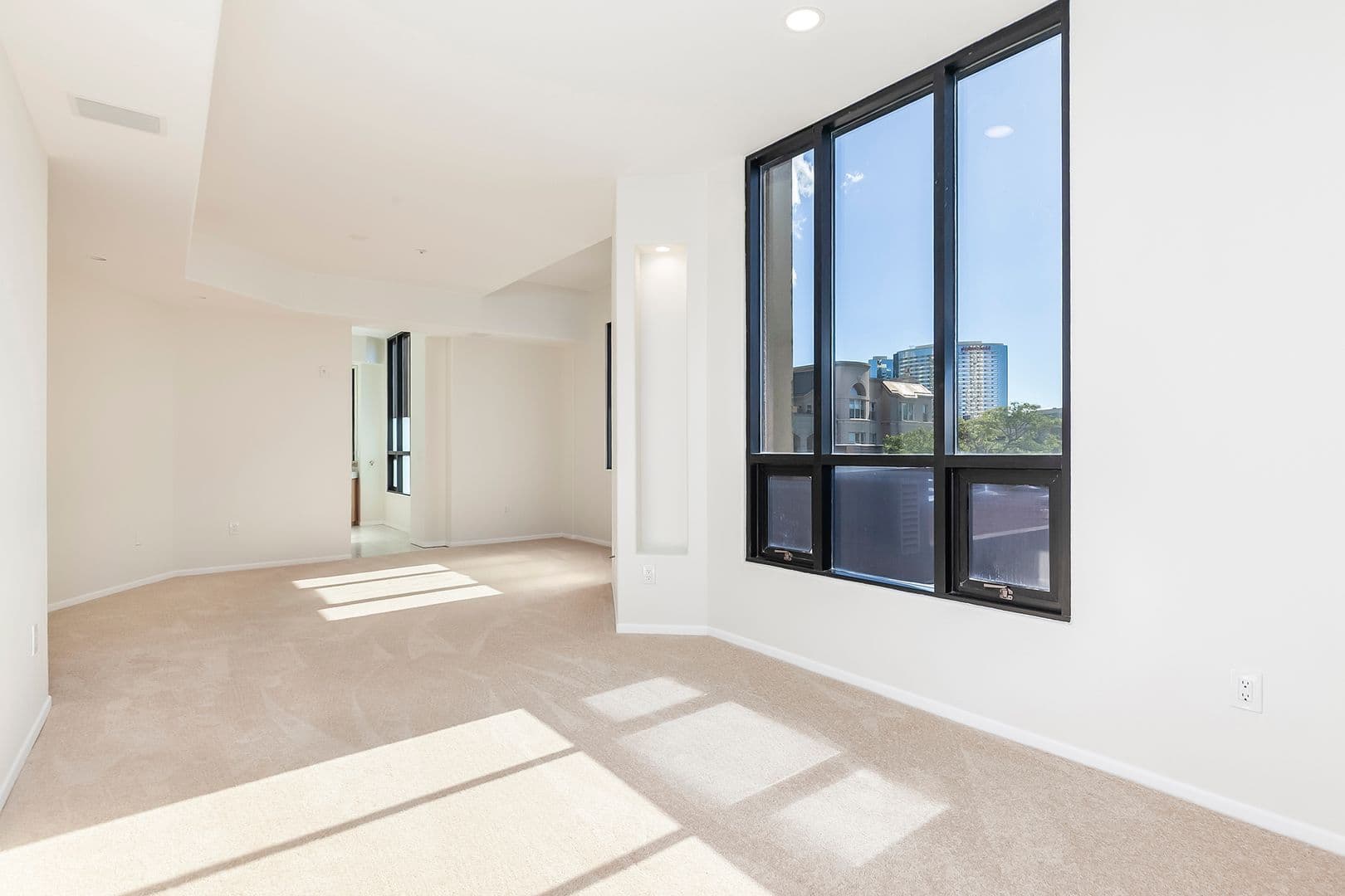 San  Diego Condo: 611 G Street Unit #321