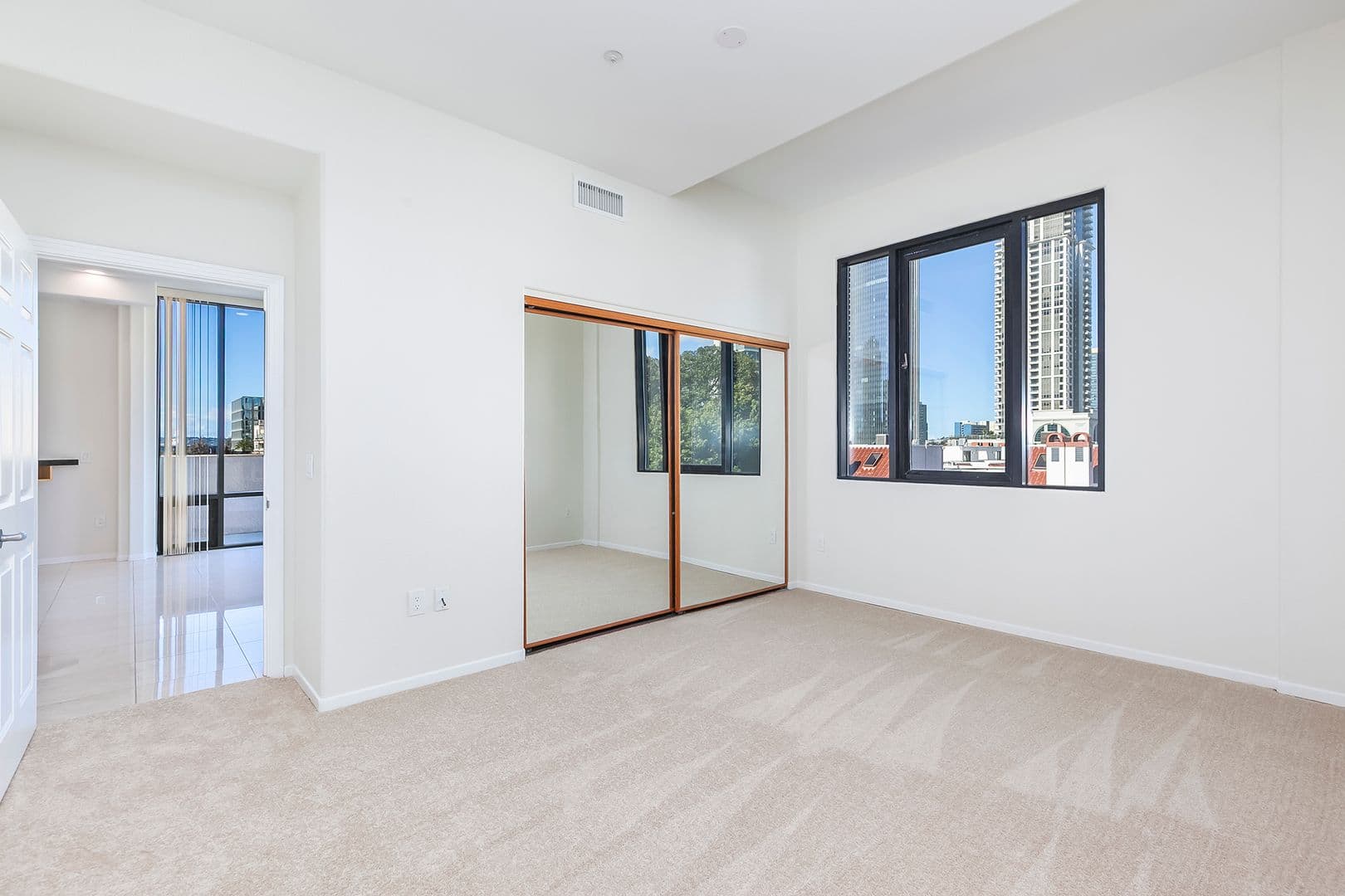 San  Diego Condo: 611 G Street Unit #321