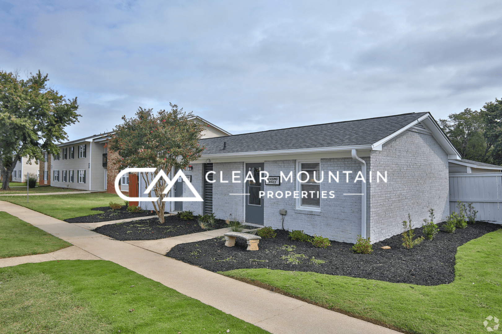 Greer Apartment: 1102 W Poinsett St