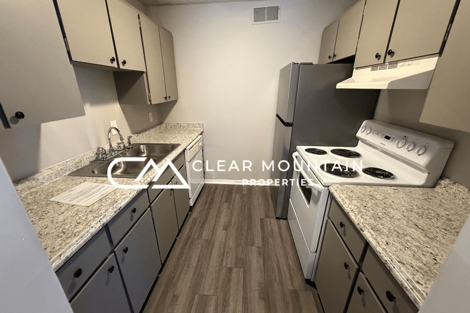 Greer Apartment: 1102 W Poinsett St