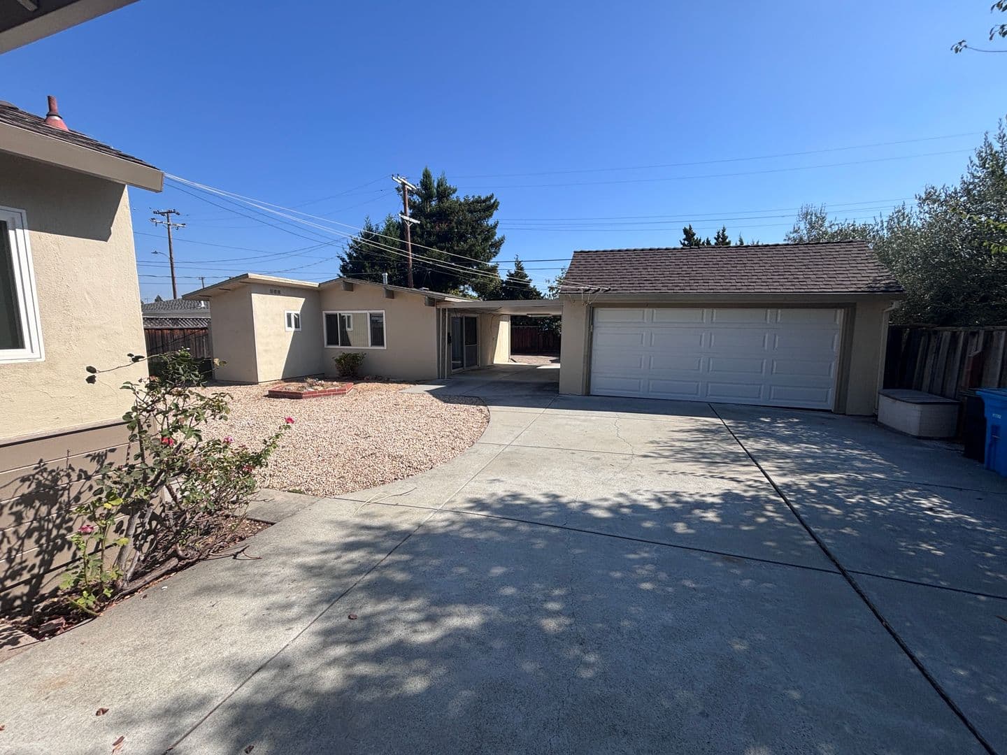 Santa Clara House: 112 N. Cypress Ave