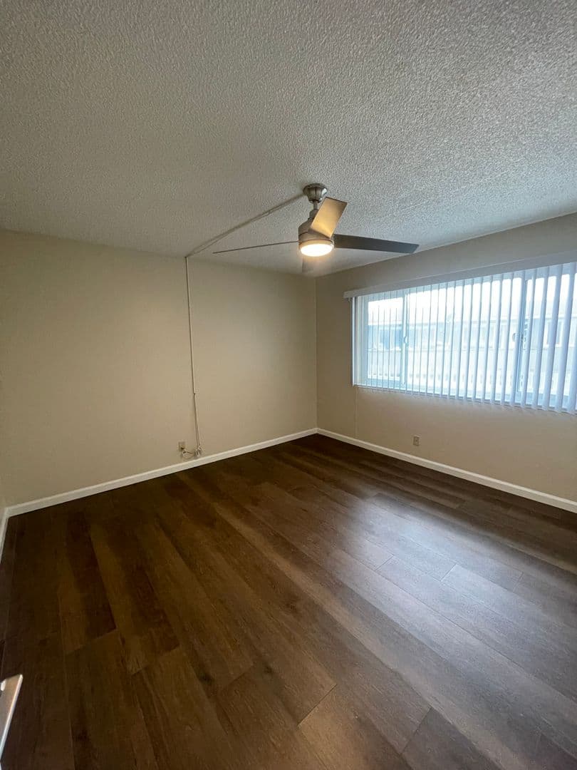 San Mateo Apartment: 1521 Lago St.