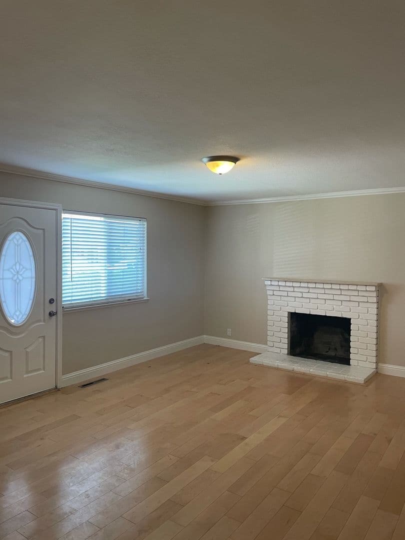 Campbell Apartment: 168 Echo Ave.