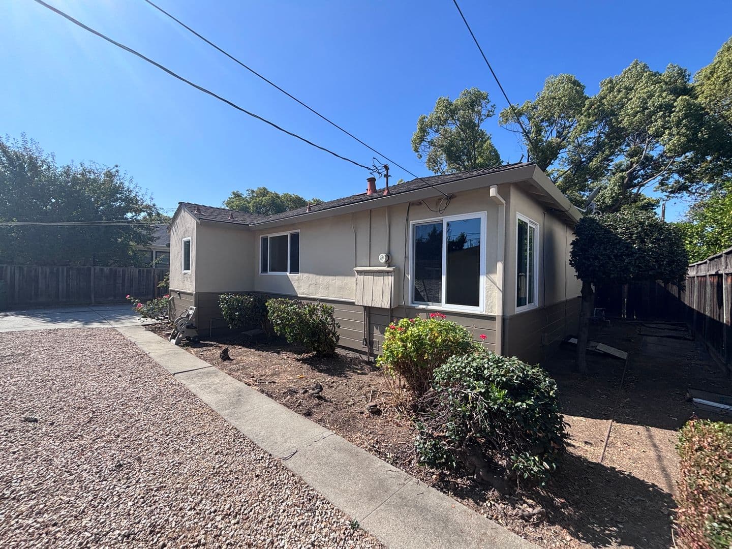 Santa Clara House: 112 N. Cypress Ave