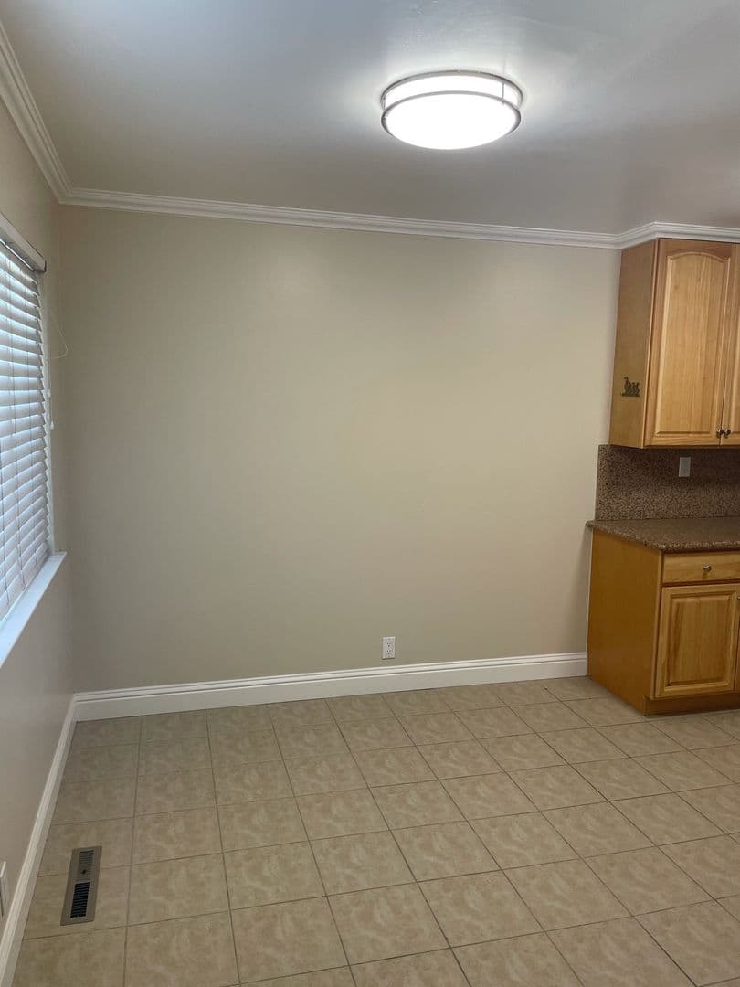 Campbell Apartment: 168 Echo Ave.