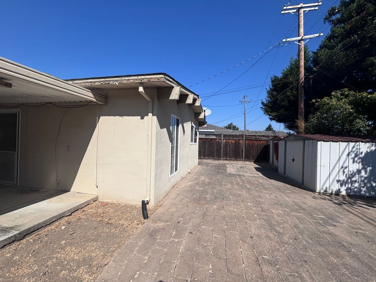 Santa Clara House: 112 N. Cypress Ave