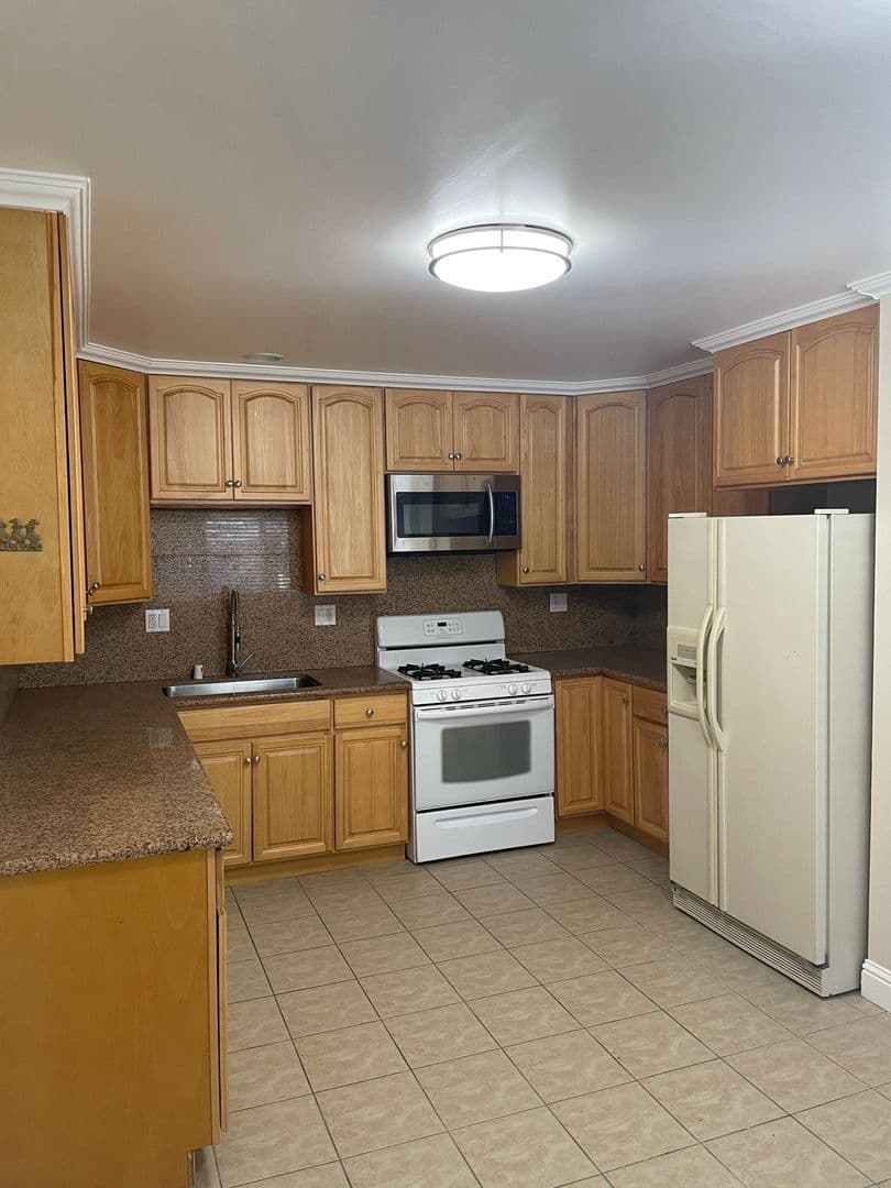 Campbell Apartment: 168 Echo Ave.
