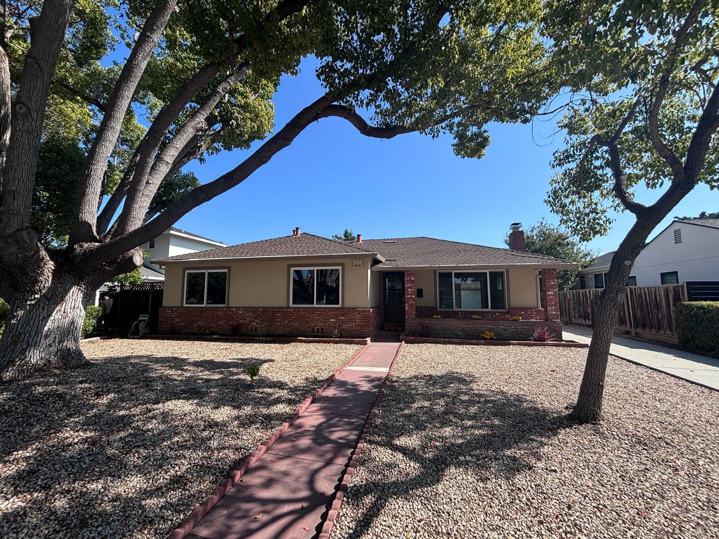 Santa Clara House: 112 N. Cypress Ave