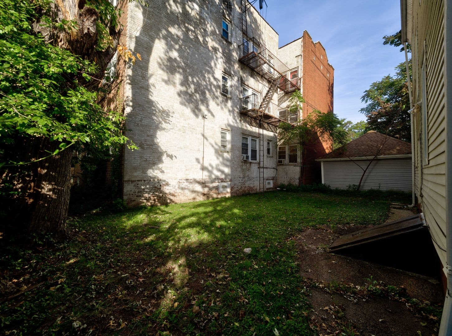 Roselle Apartment: 706 Chestnut St
