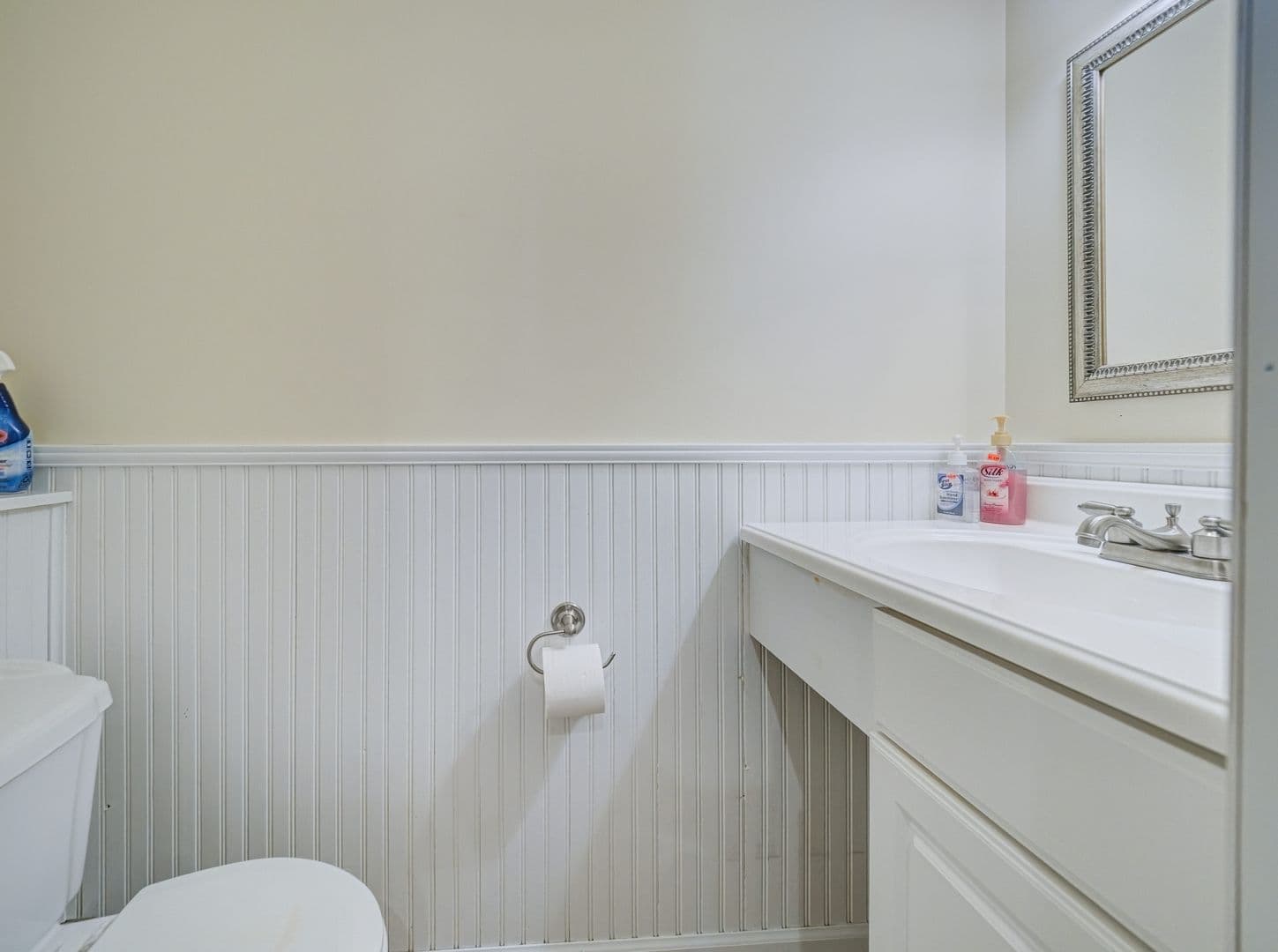 Bloomingdale House: 128 Reeve Ave,
