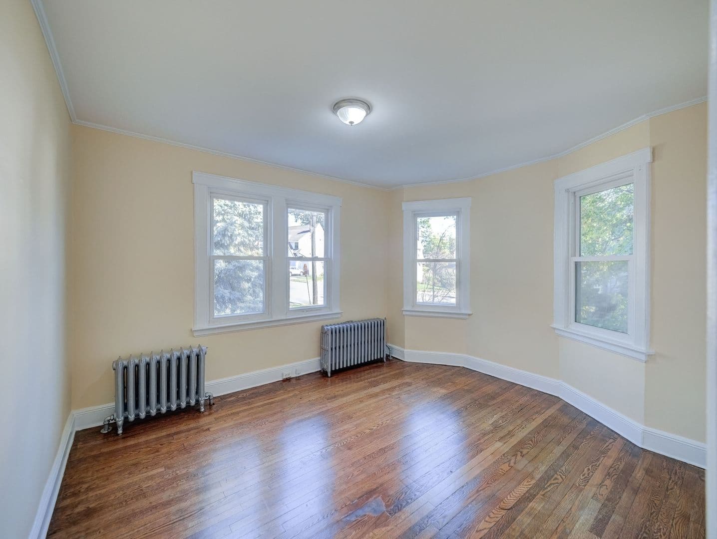 West Orange House: 14 Winding Way