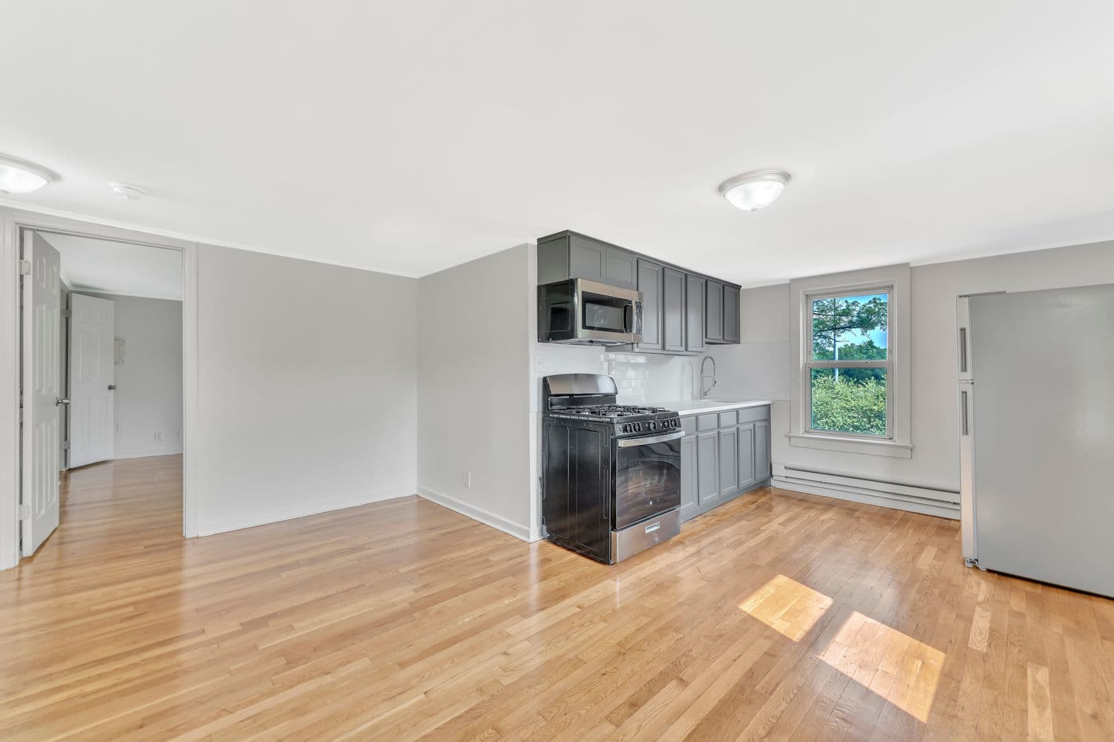 Jamesburg Apartment: 37 Hooker St