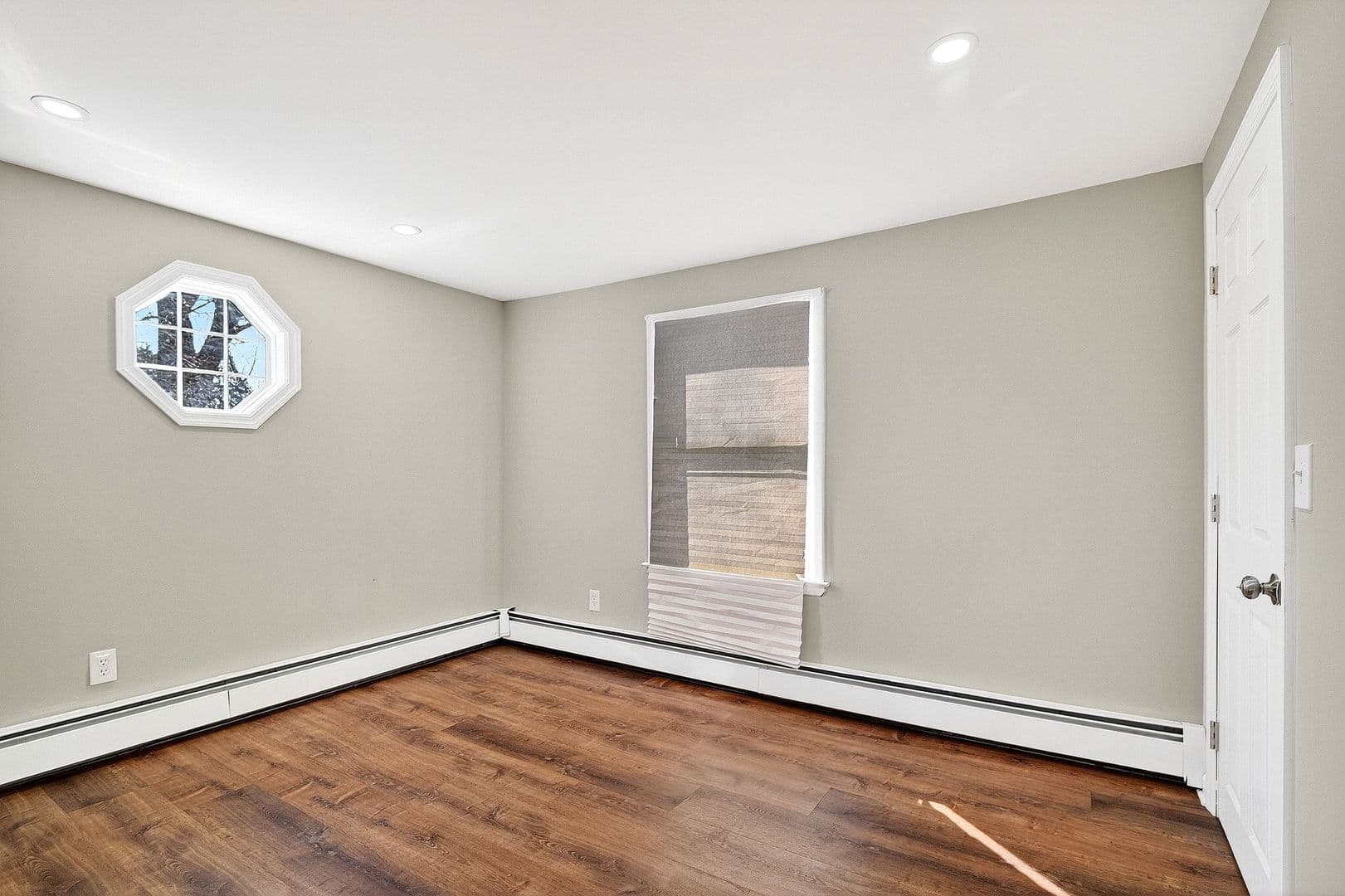 Old Bridge House: 24 Steinhardt Ave