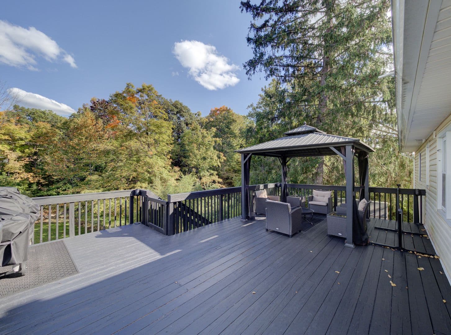 Bloomingdale House: 128 Reeve Ave,
