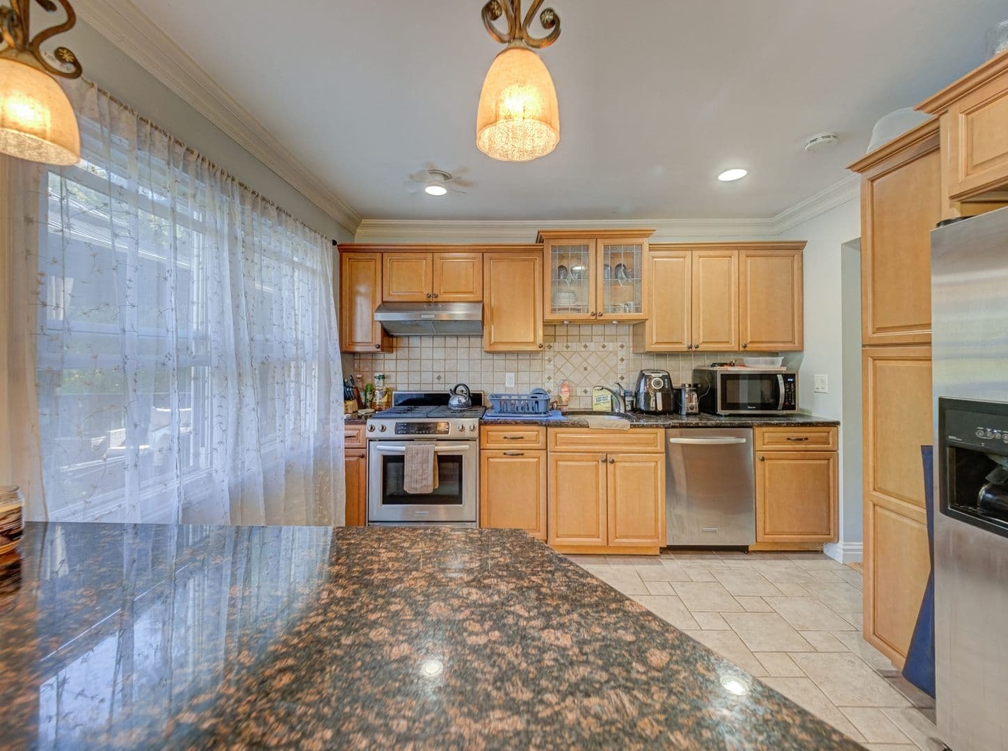 Bloomingdale House: 128 Reeve Ave,