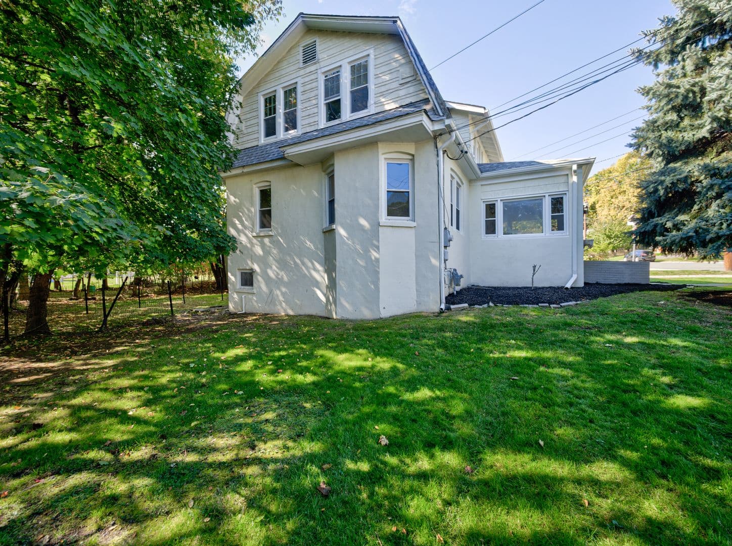 West Orange House: 14 Winding Way