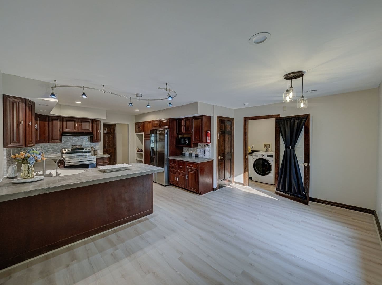 Morganville House: 17 Bauers Ln