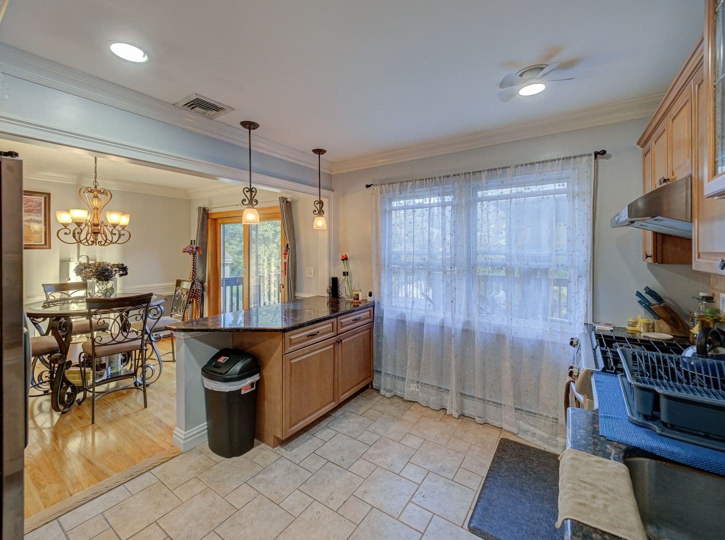 Bloomingdale House: 128 Reeve Ave,