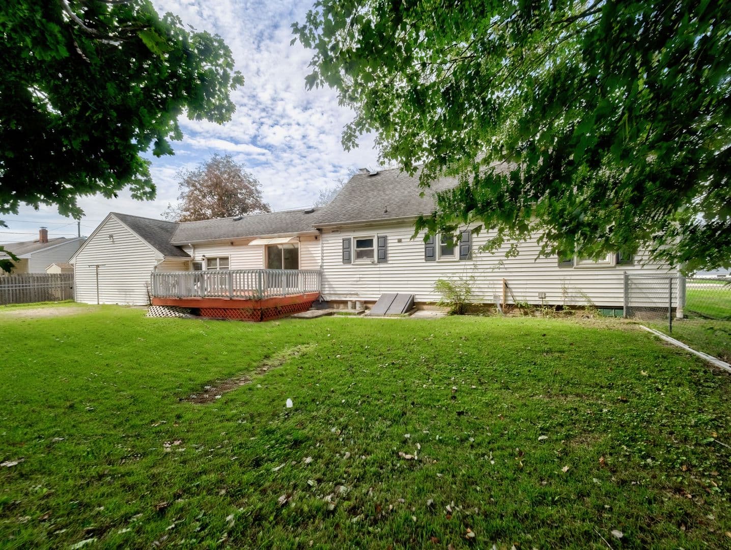 Manville House: 719 Newark Ave