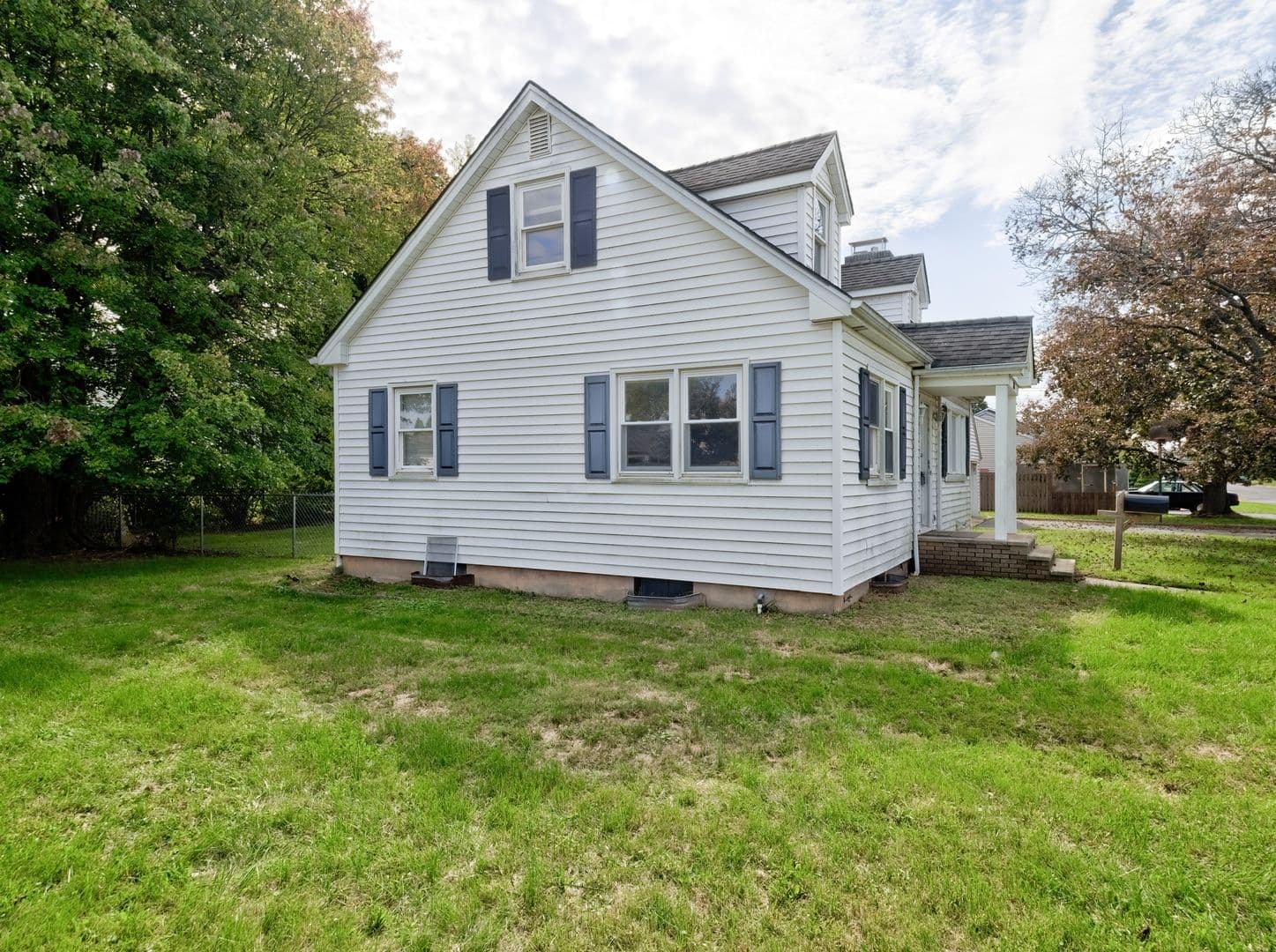 Manville House: 719 Newark Ave