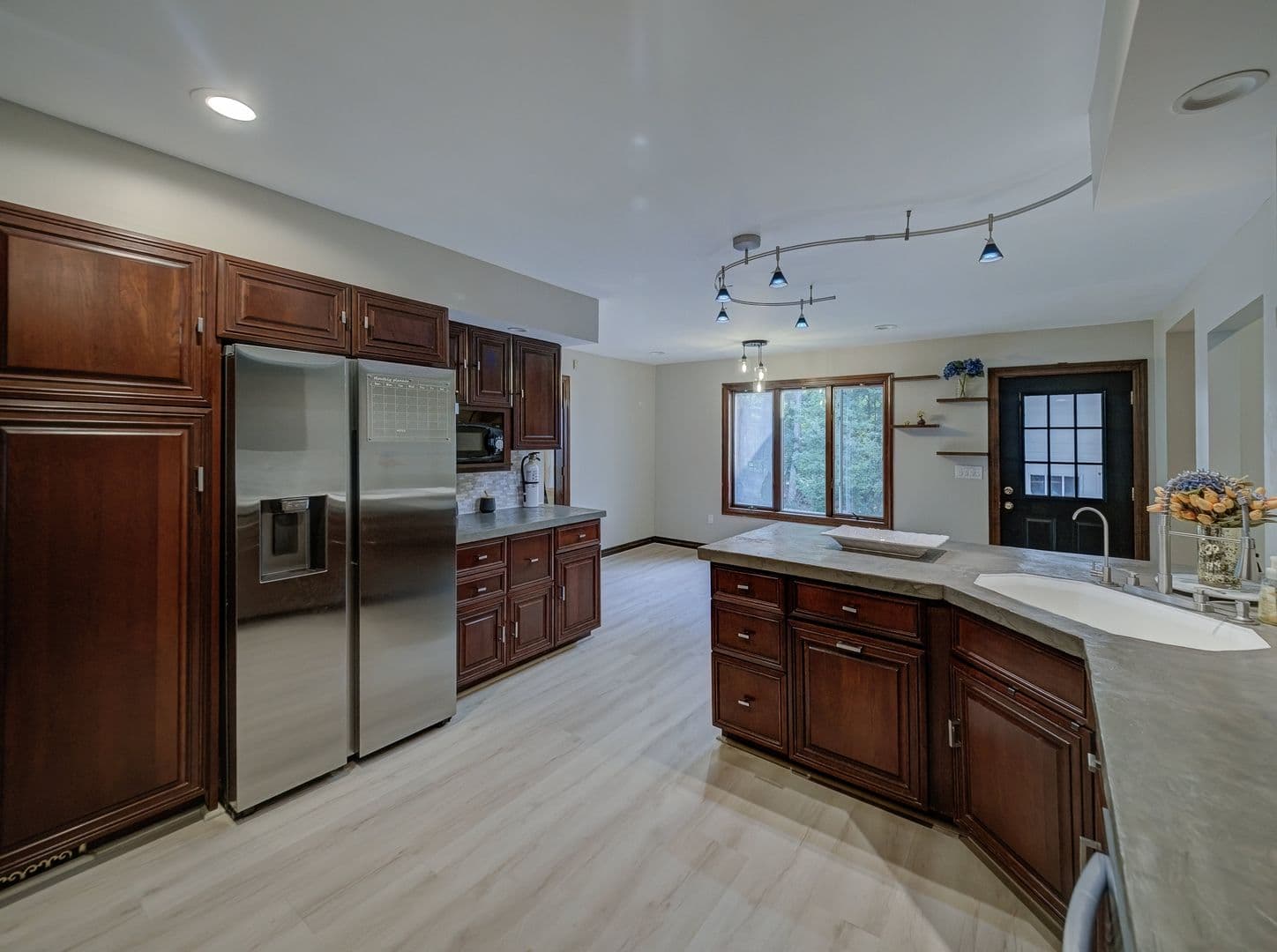 Morganville House: 17 Bauers Ln