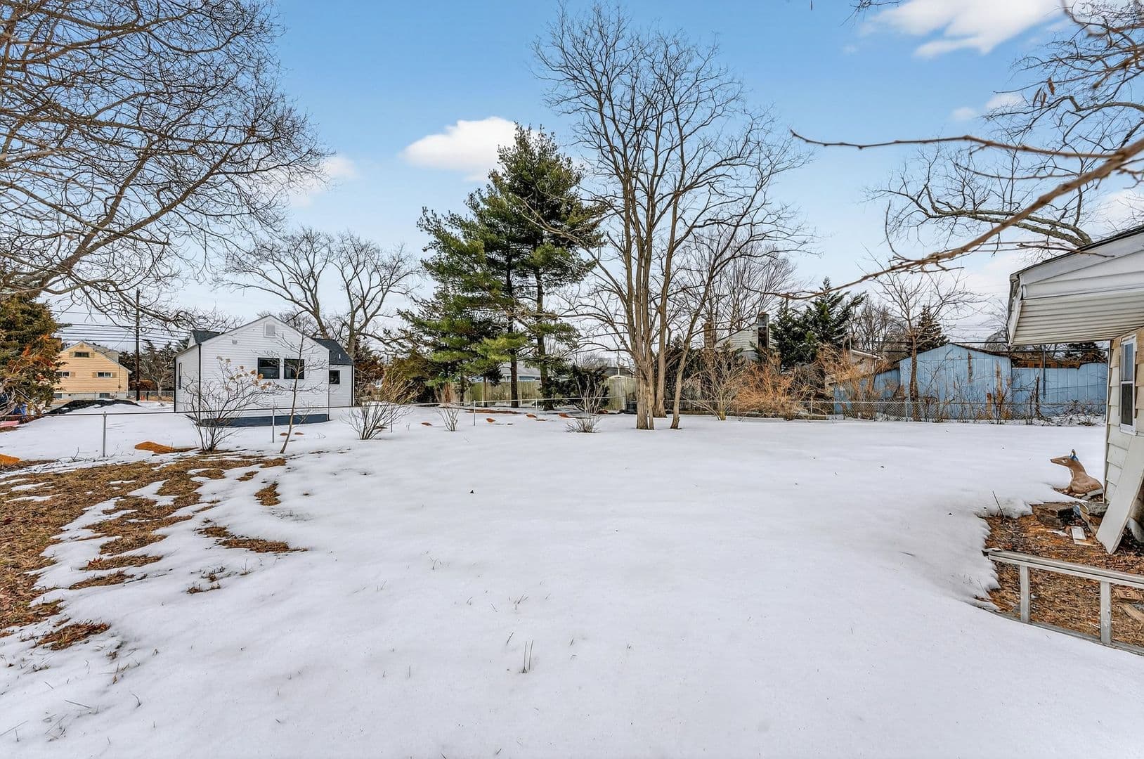 Old Bridge House: 24 Steinhardt Ave