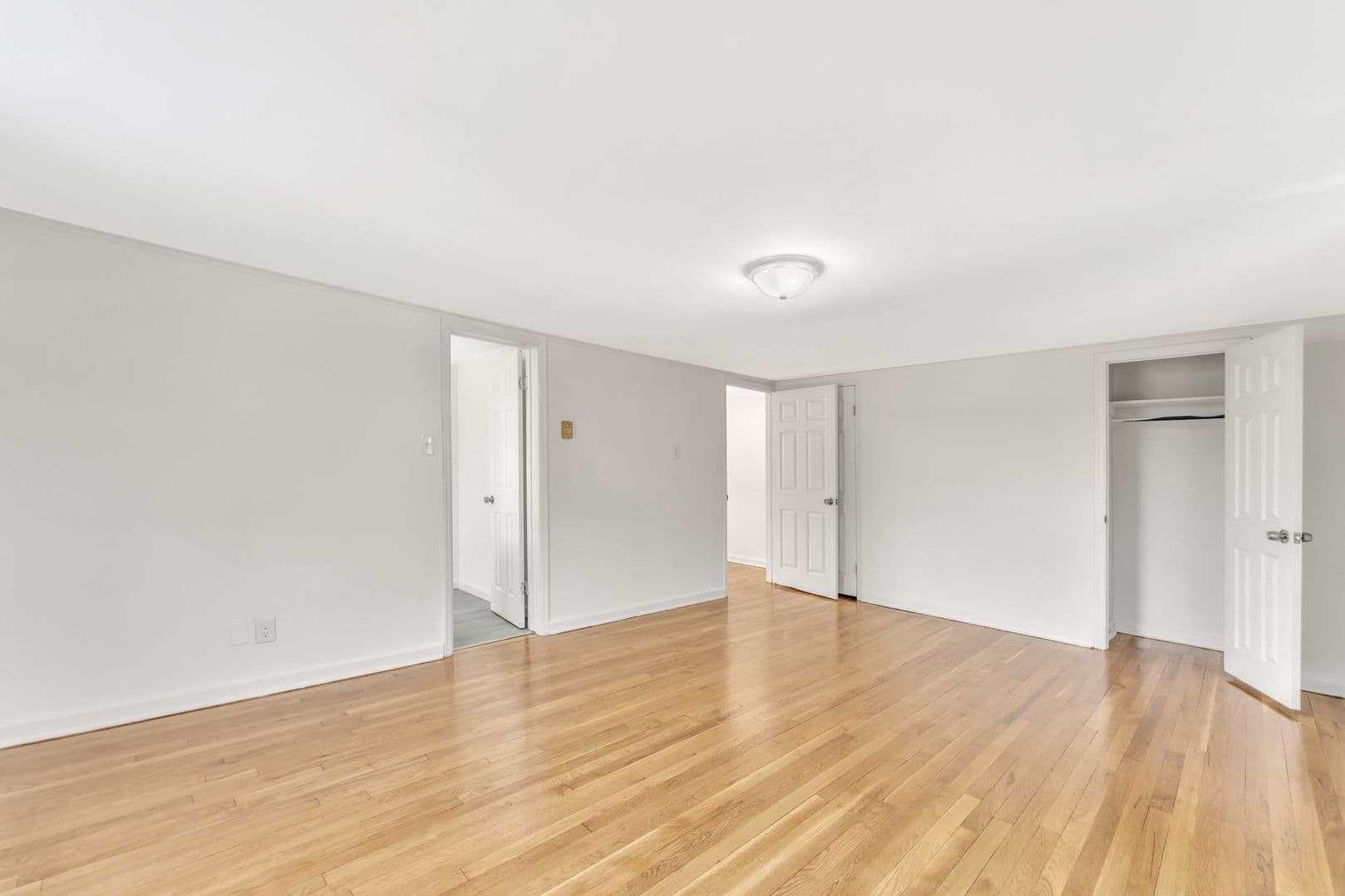 Jamesburg Apartment: 37 Hooker St