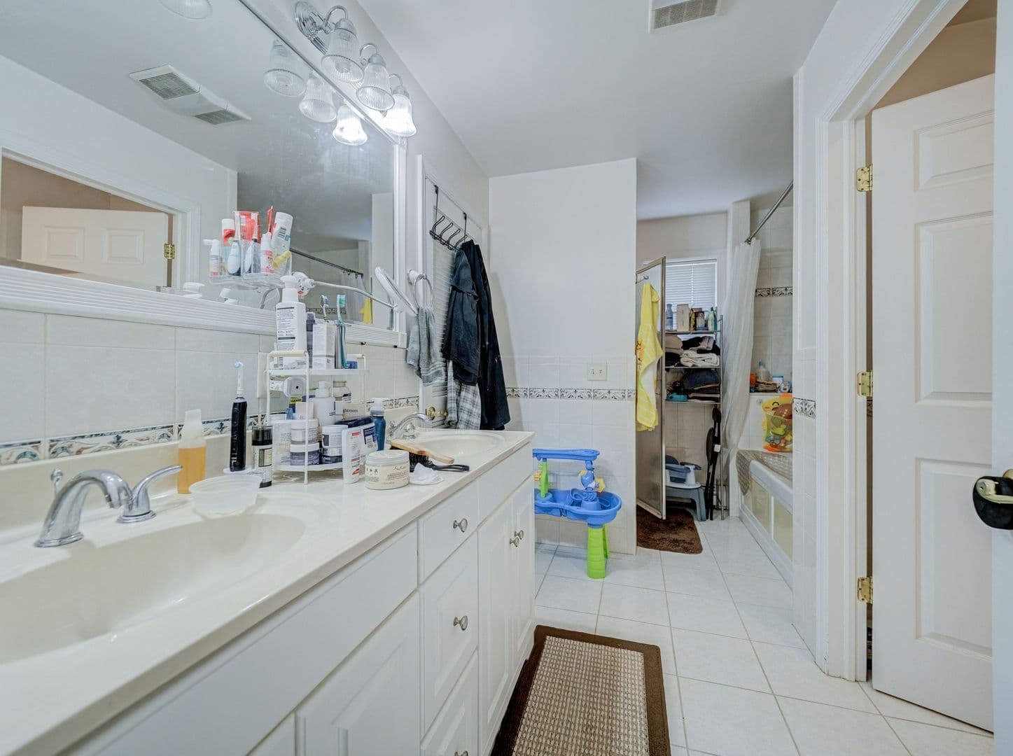 Carteret House: 74 Markowitz St