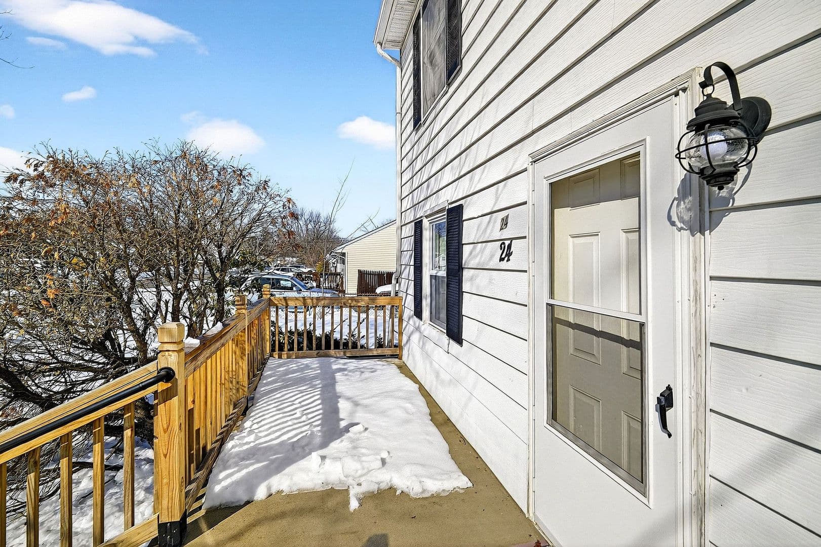 Old Bridge House: 24 Steinhardt Ave