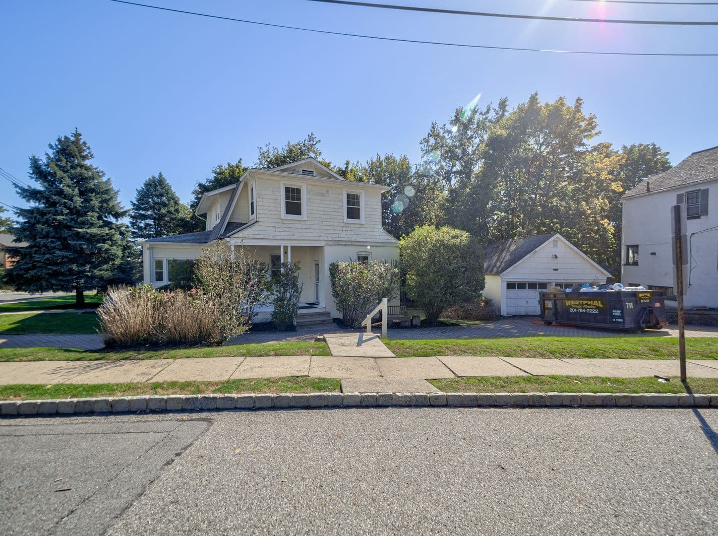 West Orange House: 14 Winding Way