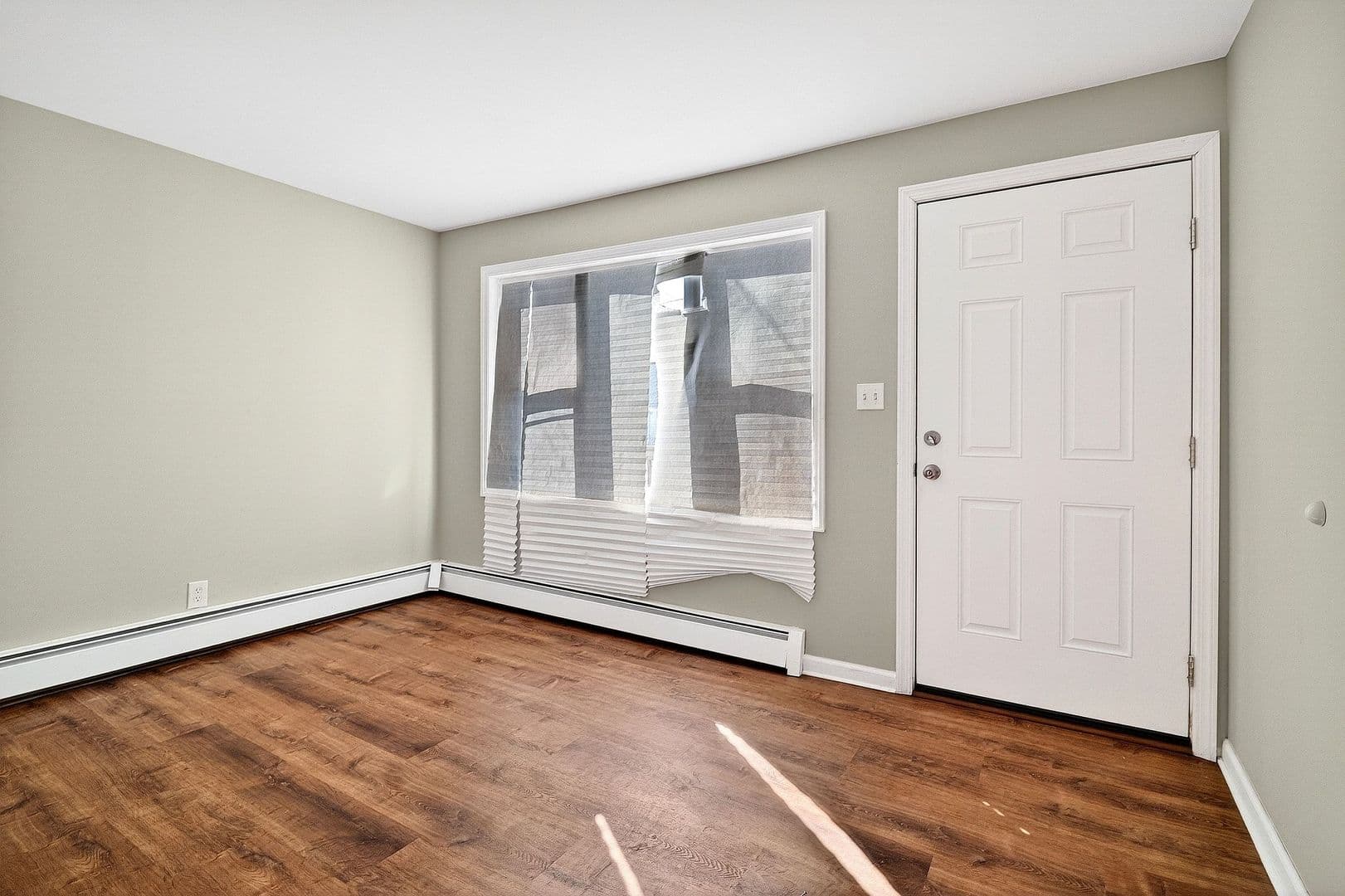 Old Bridge House: 24 Steinhardt Ave
