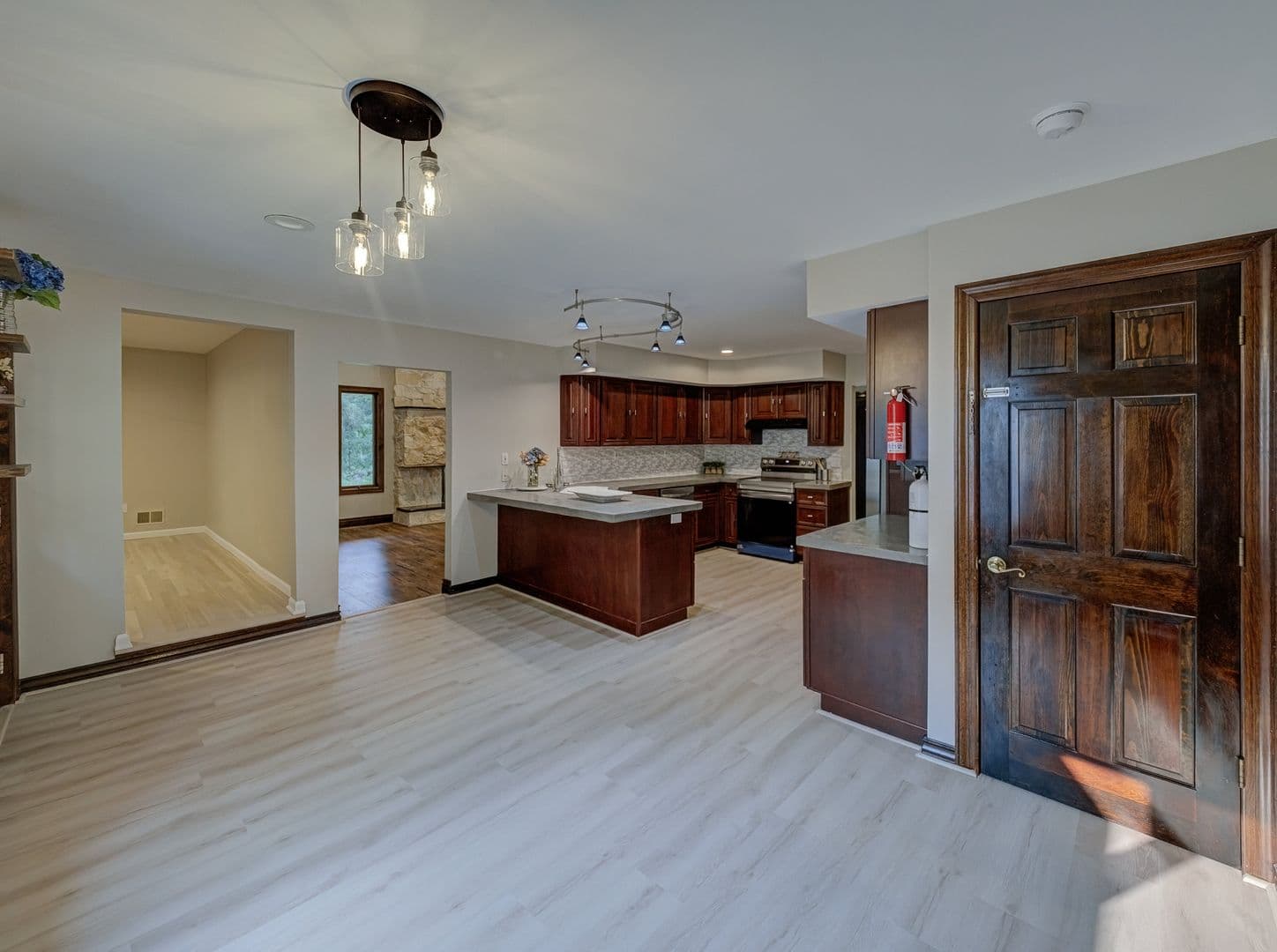 Morganville House: 17 Bauers Ln