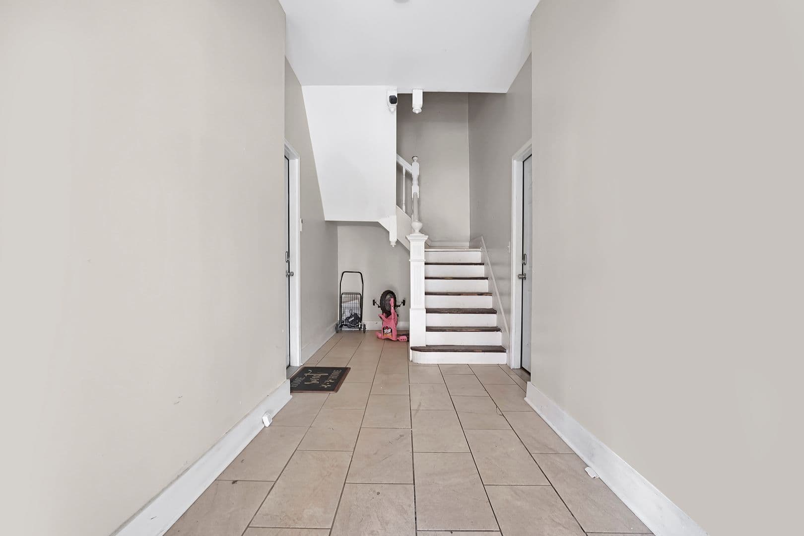 Newark Apartment: 142-144 Seymour Ave
