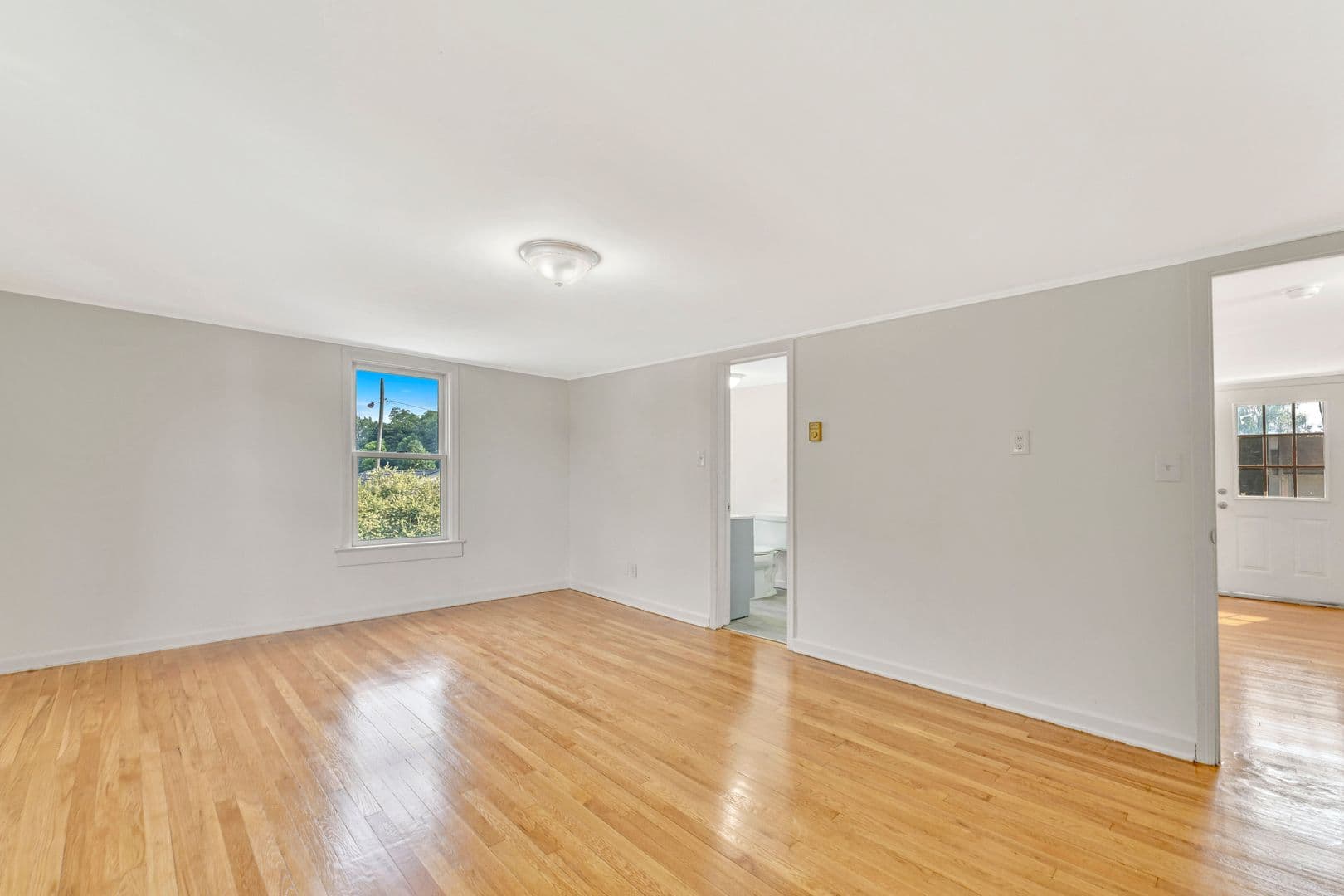 Jamesburg Apartment: 37 Hooker St