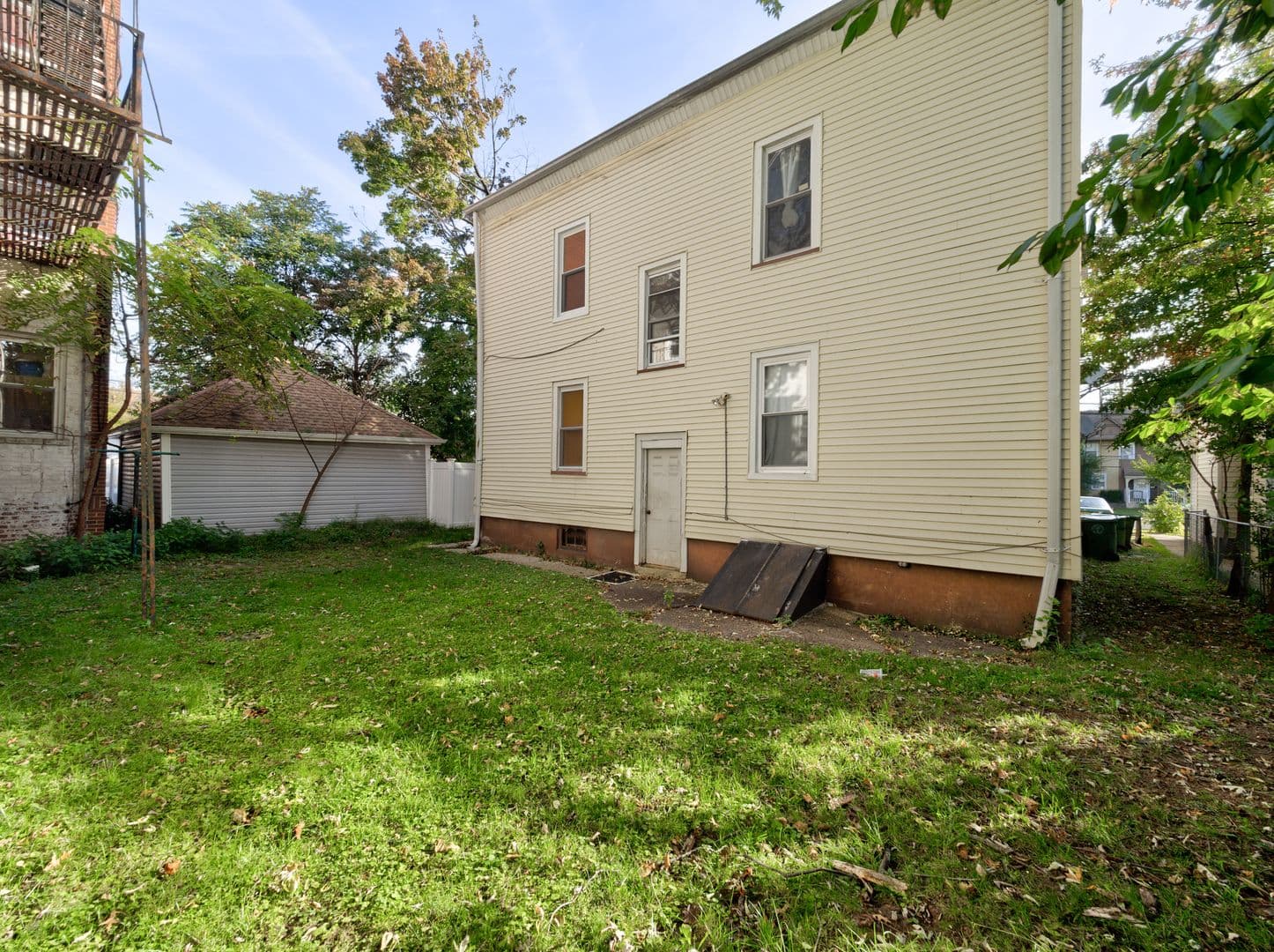 Roselle Apartment: 706 Chestnut St