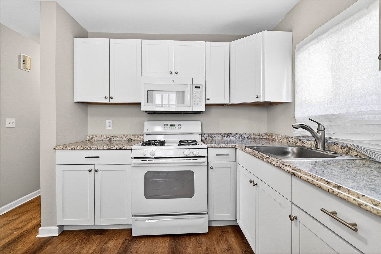 Old Bridge House: 24 Steinhardt Ave