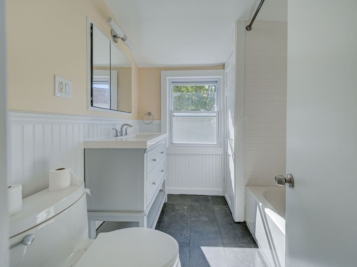 West Orange House: 14 Winding Way
