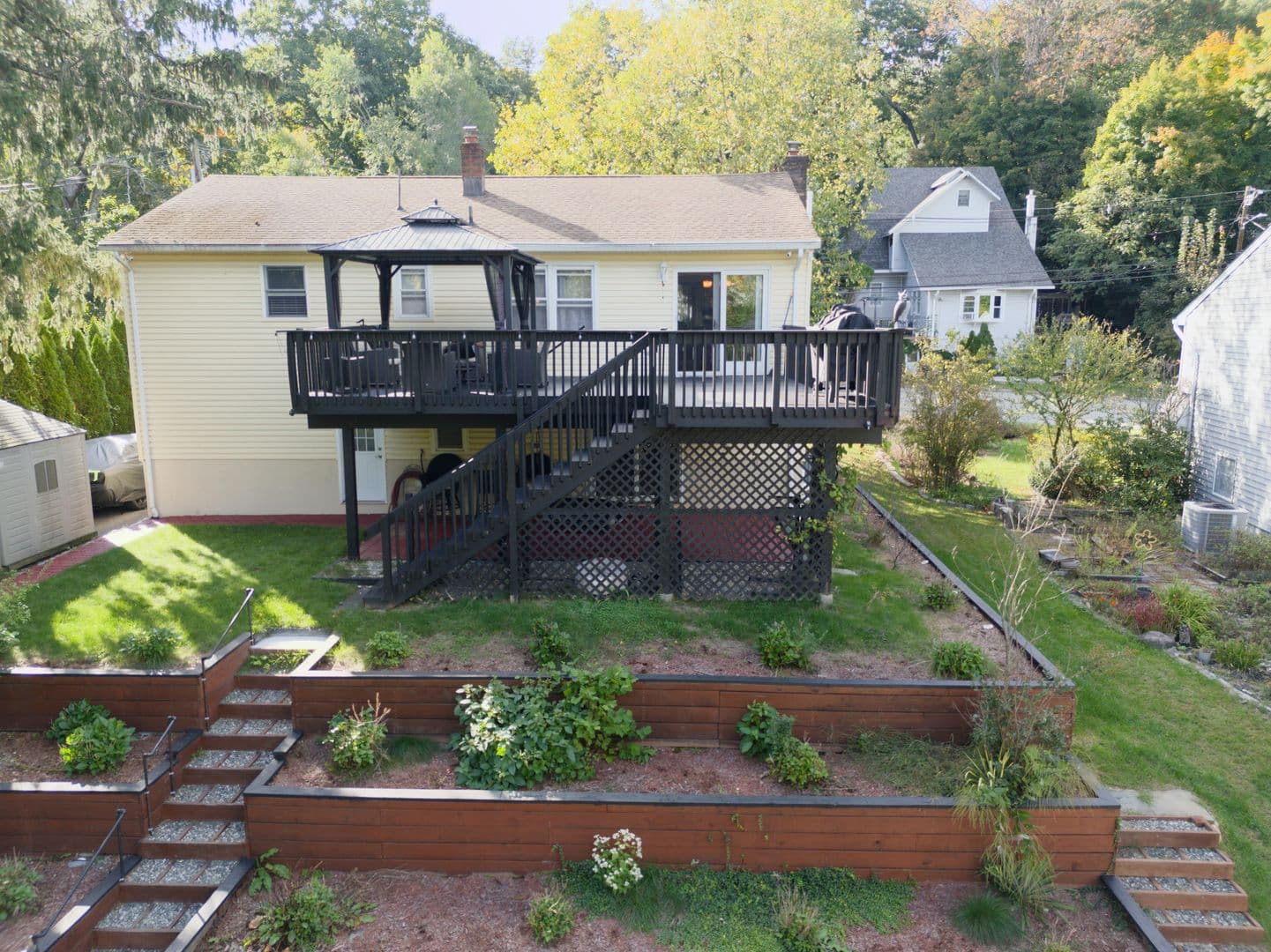 Bloomingdale House: 128 Reeve Ave,