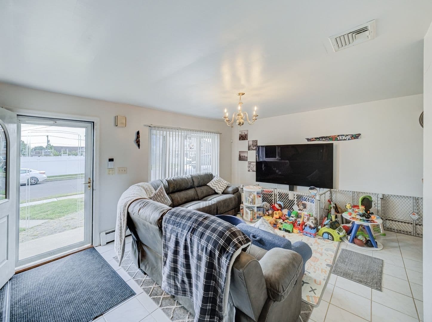 Carteret House: 74 Markowitz St