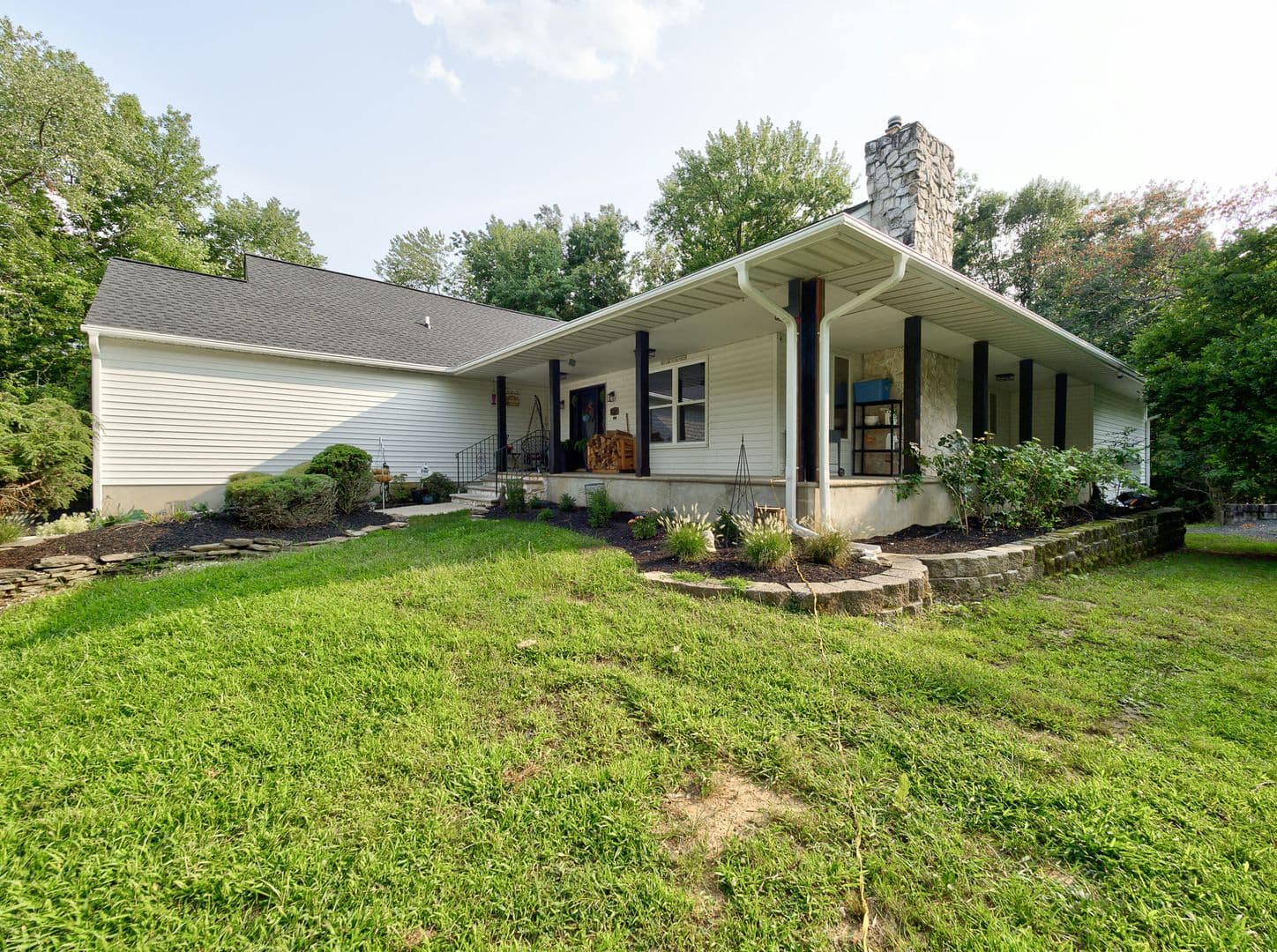 Morganville House: 17 Bauers Ln